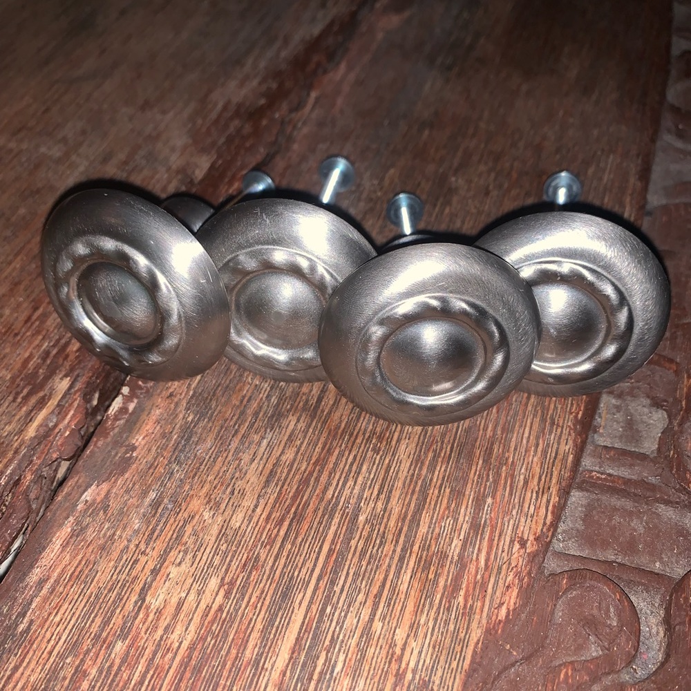 Wardrobe knobs